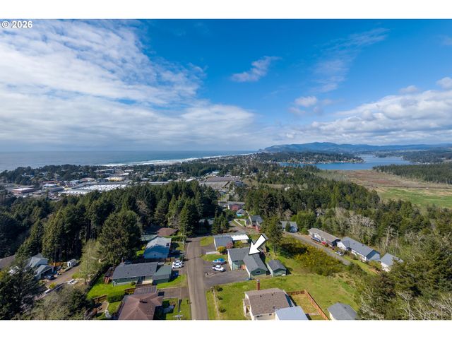 1636 Se OAR Dr, Lincoln City, OR 97367