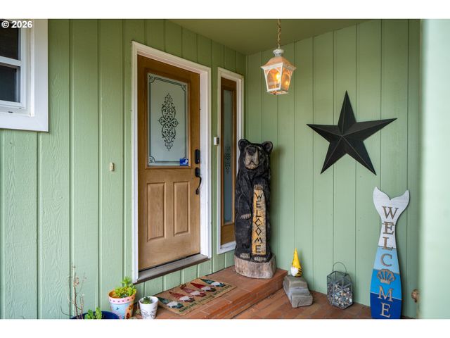 1636 Se OAR Dr, Lincoln City, OR 97367