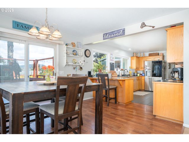 1636 Se OAR Dr, Lincoln City, OR 97367