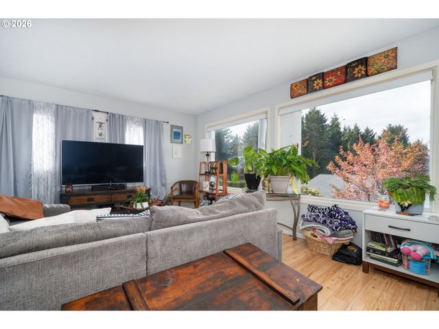 1636 Se OAR Dr, Lincoln City, OR 97367