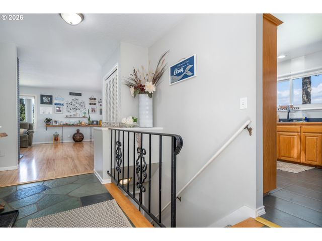 1636 Se OAR Dr, Lincoln City, OR 97367