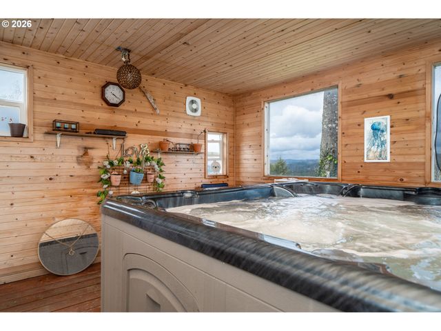 1636 Se OAR Dr, Lincoln City, OR 97367