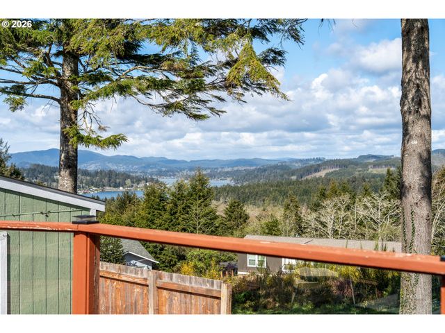 1636 Se OAR Dr, Lincoln City, OR 97367