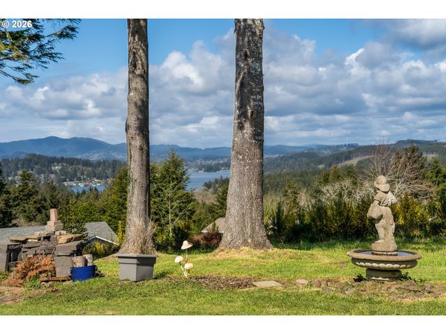 1636 Se OAR Dr, Lincoln City, OR 97367
