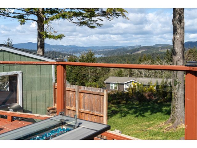 1636 Se OAR Dr, Lincoln City, OR 97367