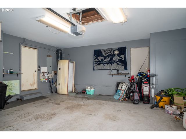 1636 Se OAR Dr, Lincoln City, OR 97367