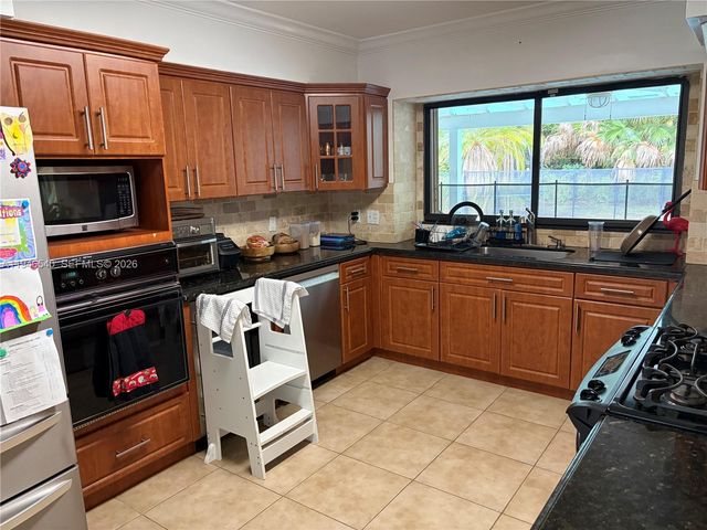 6820 SW 125th Ter, Pinecrest, FL 33156