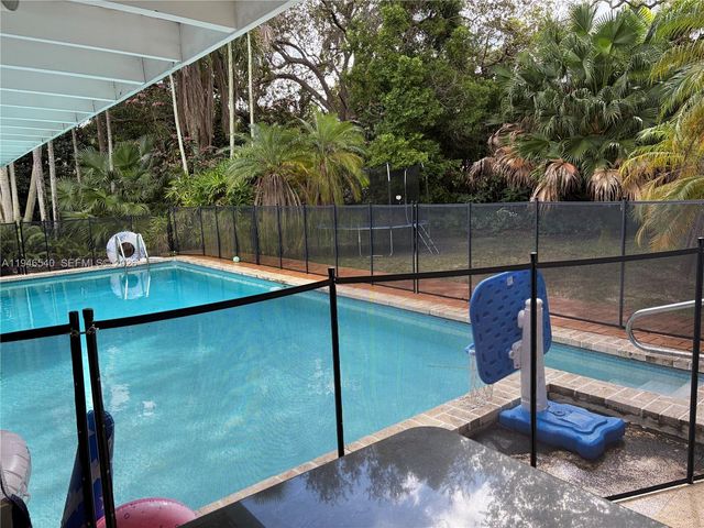 6820 SW 125th Ter, Pinecrest, FL 33156