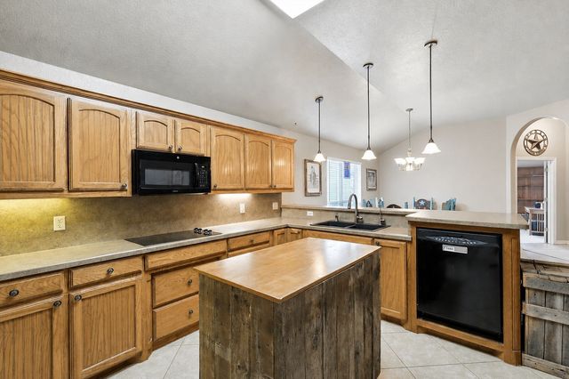 8424 Marianna Way, Alvarado, TX 76009