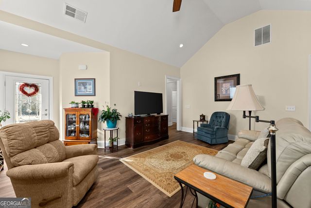 117 Village Green Way, Clarkesville, GA 30523