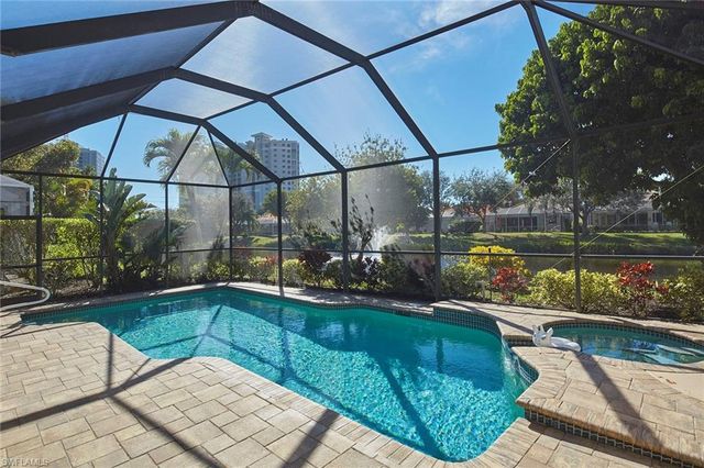 377 Mallory CT, Naples, FL 34110