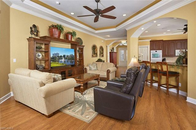 377 Mallory CT, Naples, FL 34110