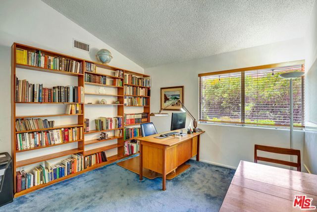 5716 Star Lane, Woodland Hills (los Angeles), CA 91367