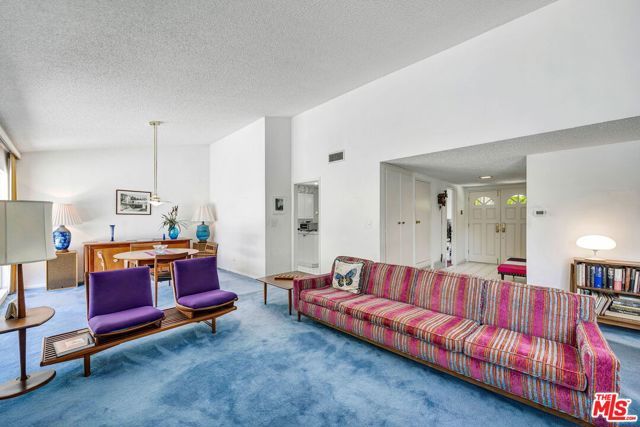 5716 Star Lane, Woodland Hills (los Angeles), CA 91367