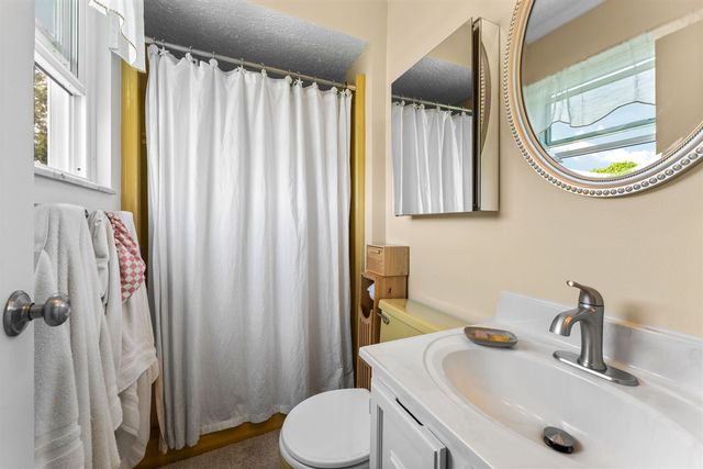 7490 Ledgewood Drive, Fenton, MI 48430