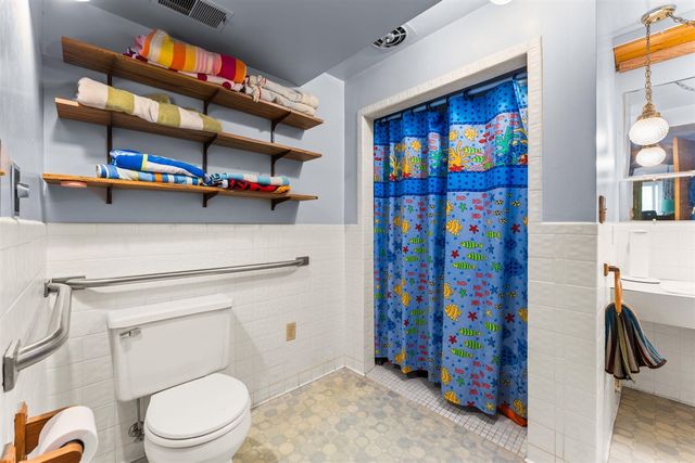 7490 Ledgewood Drive, Fenton, MI 48430