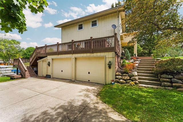 7490 Ledgewood Drive, Fenton, MI 48430