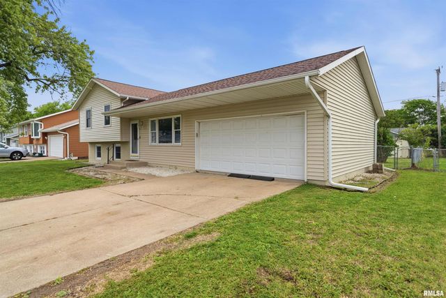 2702 S SKYWAY Road, Peoria, IL 61607