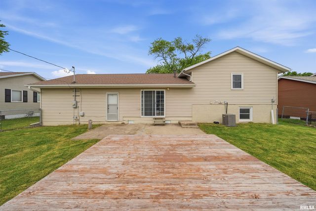 2702 S SKYWAY Road, Peoria, IL 61607