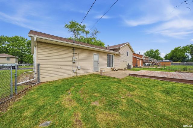 2702 S SKYWAY Road, Peoria, IL 61607