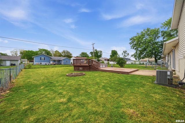 2702 S SKYWAY Road, Peoria, IL 61607