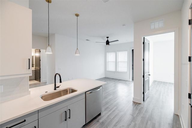 1420 LAKEFRONT DRIVE 4204, Sarasota, FL 34240