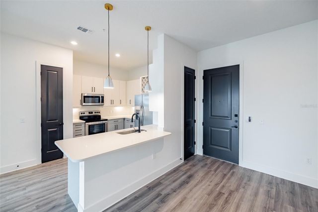 1420 LAKEFRONT DRIVE 4204, Sarasota, FL 34240
