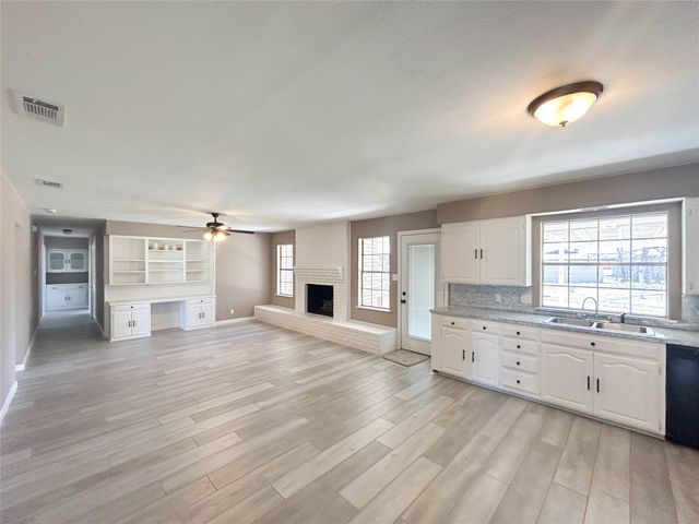 1005 Sunset Drive, Ennis, TX 75119