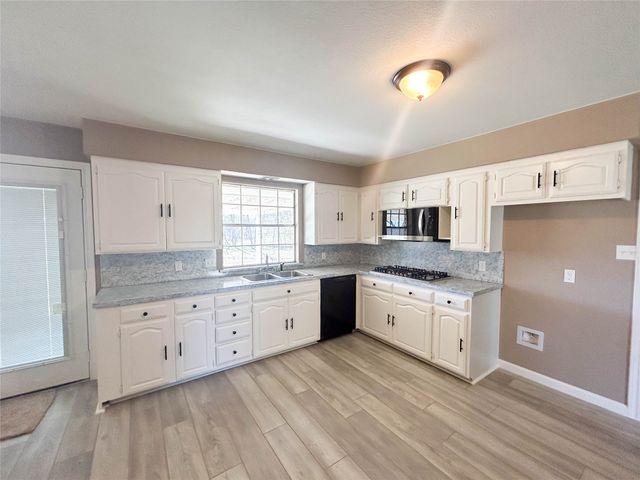1005 Sunset Drive, Ennis, TX 75119