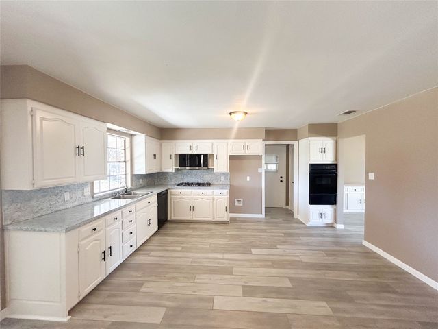 1005 Sunset Drive, Ennis, TX 75119