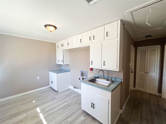 1005 Sunset Drive, Ennis, TX 75119