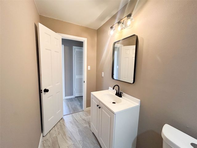 1005 Sunset Drive, Ennis, TX 75119