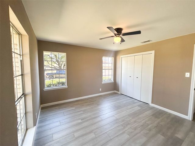 1005 Sunset Drive, Ennis, TX 75119