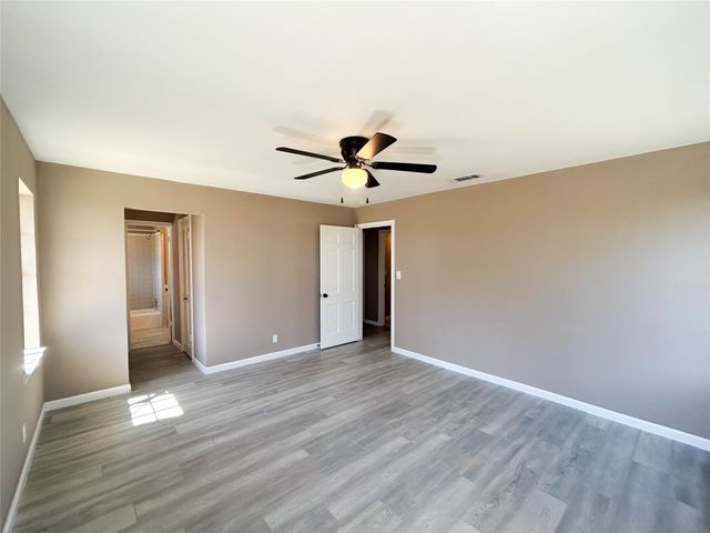 1005 Sunset Drive, Ennis, TX 75119