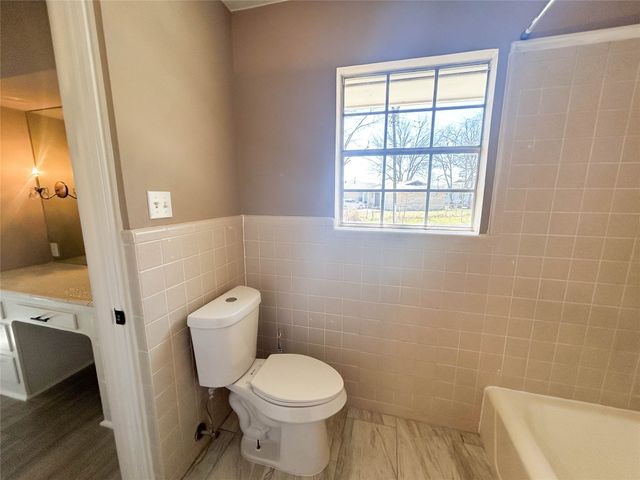 1005 Sunset Drive, Ennis, TX 75119