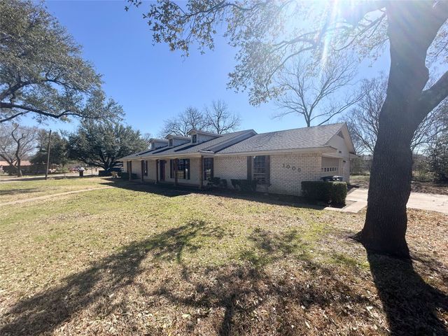 1005 Sunset Drive, Ennis, TX 75119