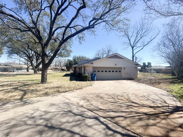 1005 Sunset Drive, Ennis, TX 75119