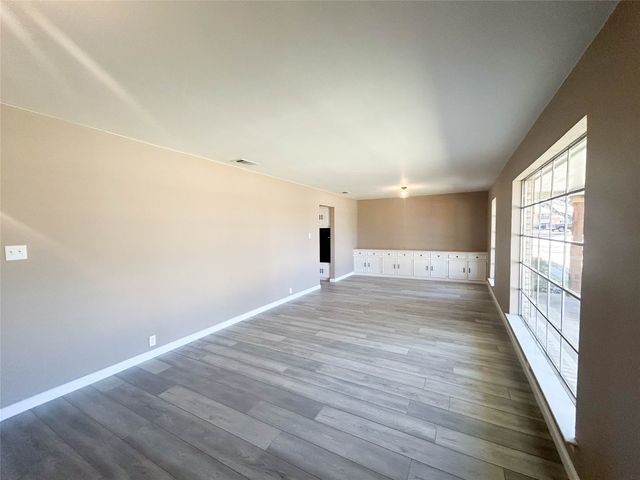 1005 Sunset Drive, Ennis, TX 75119