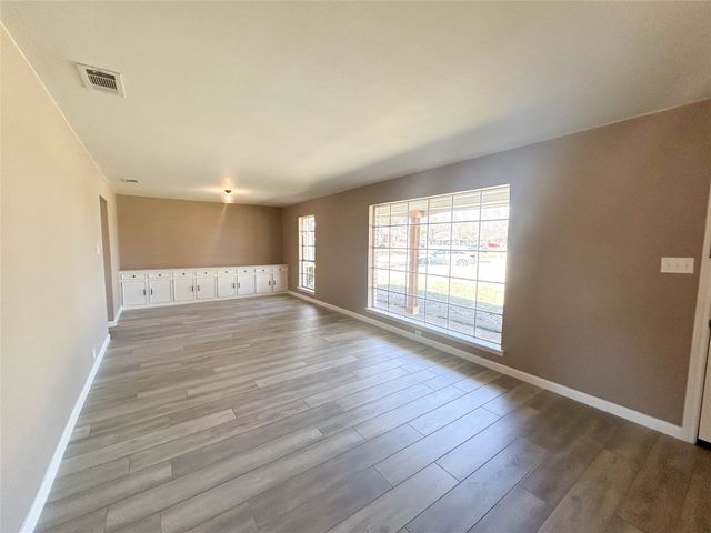 1005 Sunset Drive, Ennis, TX 75119