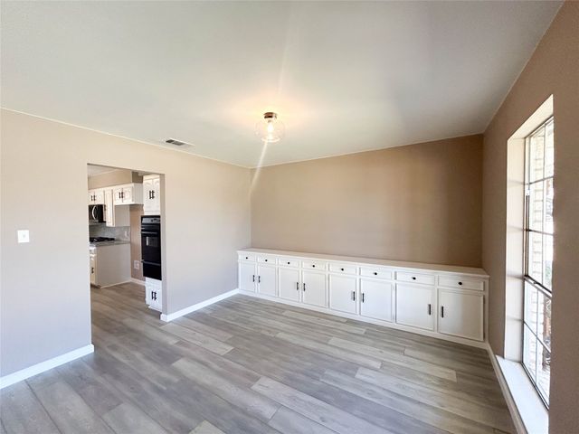 1005 Sunset Drive, Ennis, TX 75119