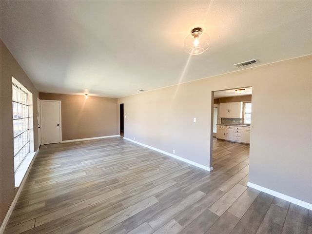 1005 Sunset Drive, Ennis, TX 75119