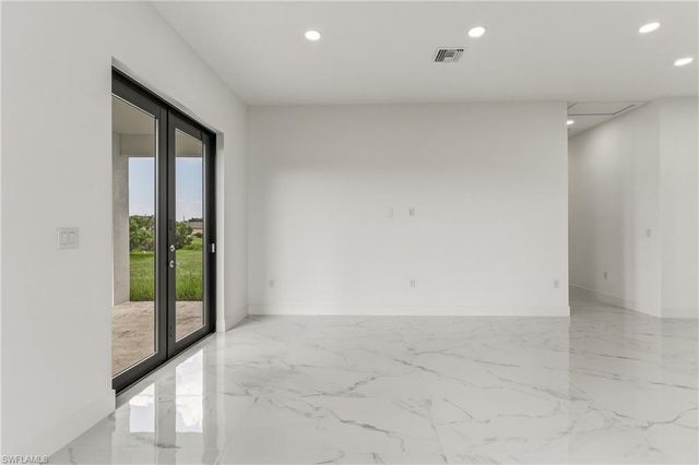 4002 9th ST SW, Lehigh Acres, FL 33976