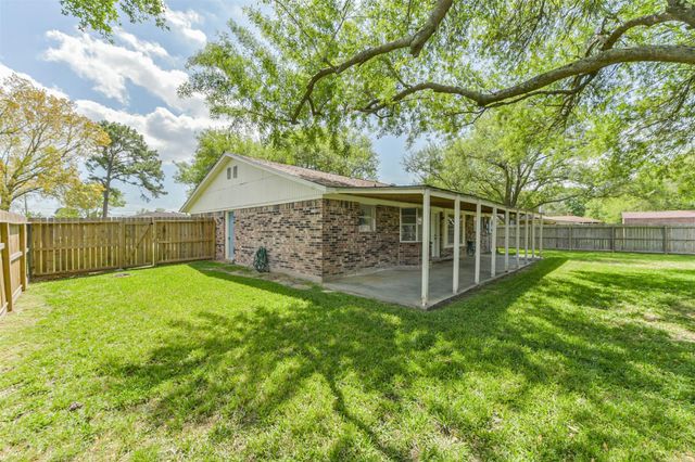 2415 Heather Street, Highlands, TX 77562