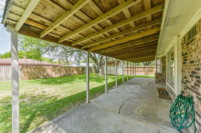 2415 Heather Street, Highlands, TX 77562
