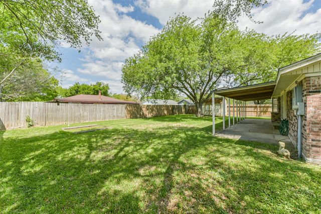 2415 Heather Street, Highlands, TX 77562