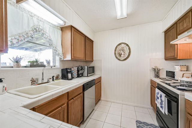 2415 Heather Street, Highlands, TX 77562