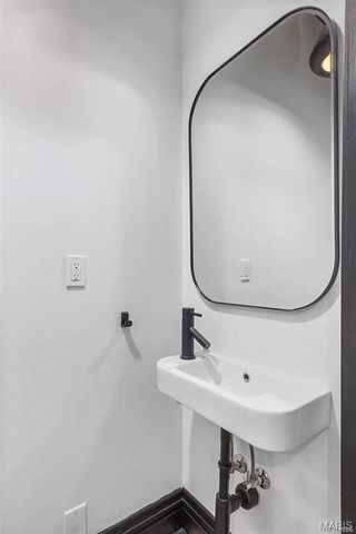 7118 Pershing Avenue, University City, MO 63130