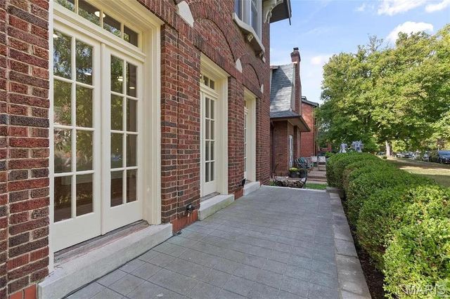 7118 Pershing Avenue, University City, MO 63130