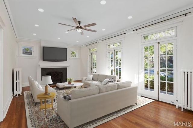 7118 Pershing Avenue, University City, MO 63130