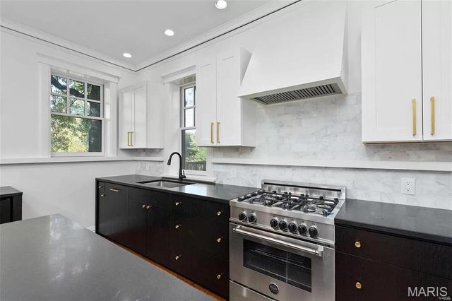 7118 Pershing Avenue, University City, MO 63130